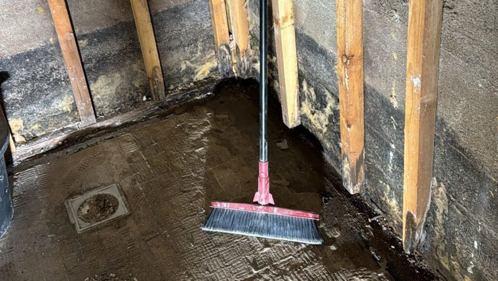 Kosteusvaurion merkit kylpyhuoneessa